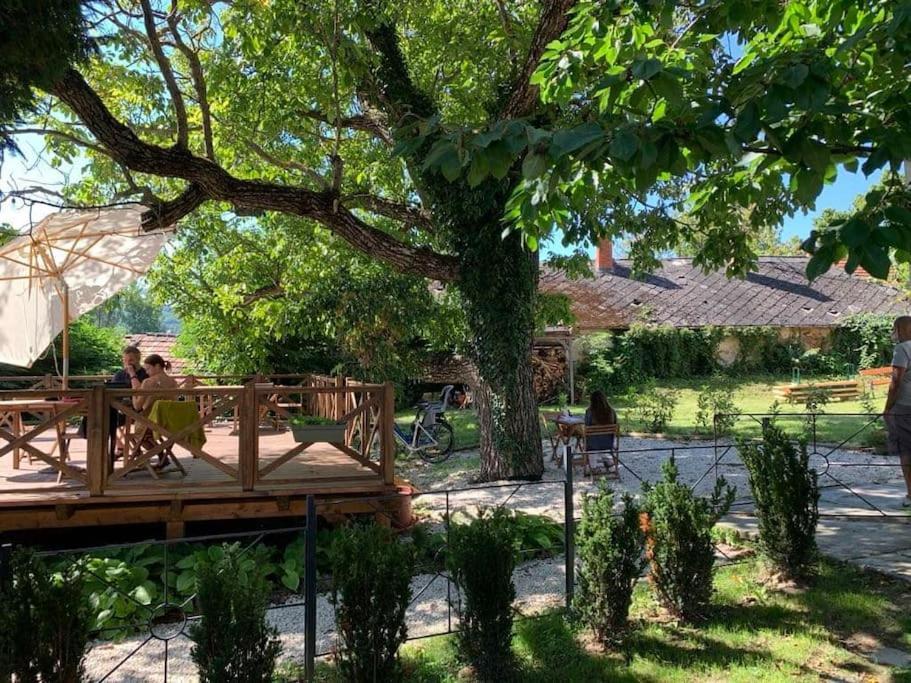 Parokia Apartman Es Coworking A Balaton Mellett Kaptalantoti Exterior foto